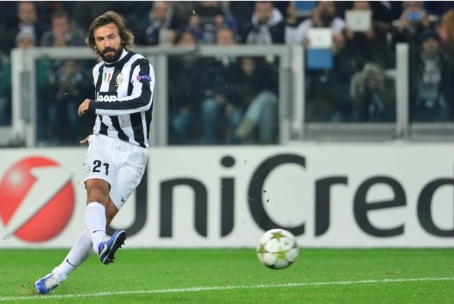 Cầu thủ sút phạt giỏi có cả kỹ thuật lẫn nghệ thuật