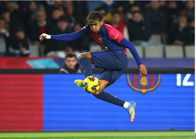 Những bước chạy của cậu nhóc 17 tuổi đang khiến cả thế giới phát cuồng