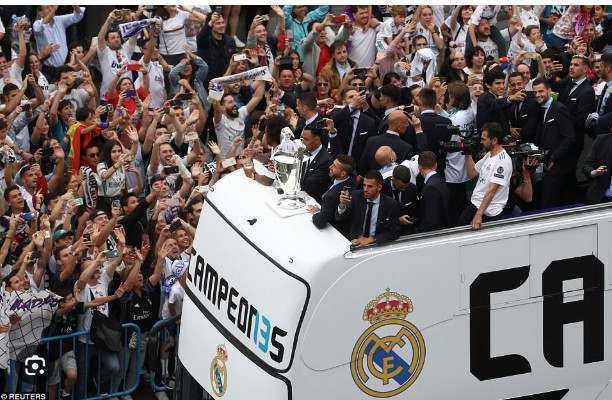 Phần lớn các Ultras bóng đá đều yêu đội bóng của mình và phản đối sự thương mại hóa thái quá của giới chủ