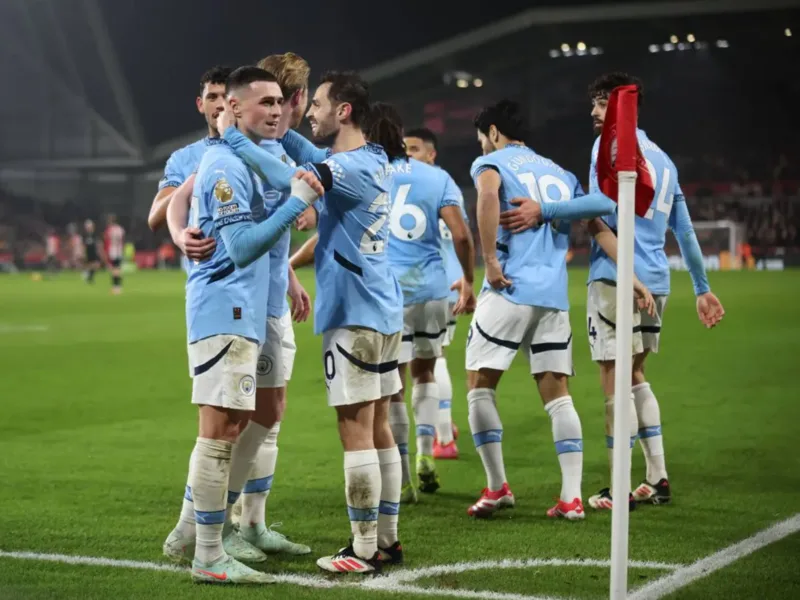 Manchester City tiếp tục được đánh giá cao nhờ đội hình chất lượng và lối chơi kiểm soát bóng dưới thời Enzo Maresca.